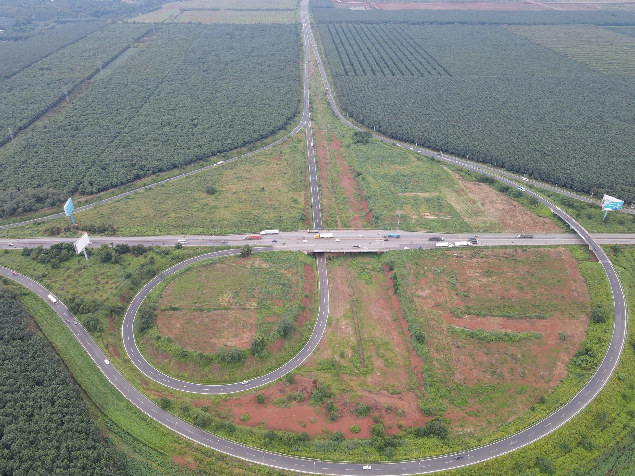 Cao tốc Dầu Giây - Tân Phú có điểm đầu nối với cao tốc TP.HCM - Long Thành - Dầu Giây thuộc địa bàn H.Thống Nhất (Đồng Nai)